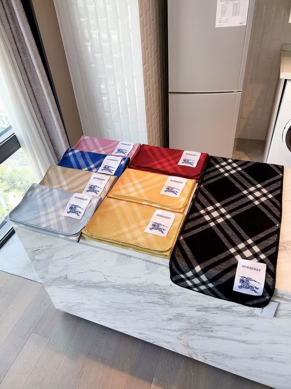 Burberry Scarf 30X168cm 100%羊绒 E111021